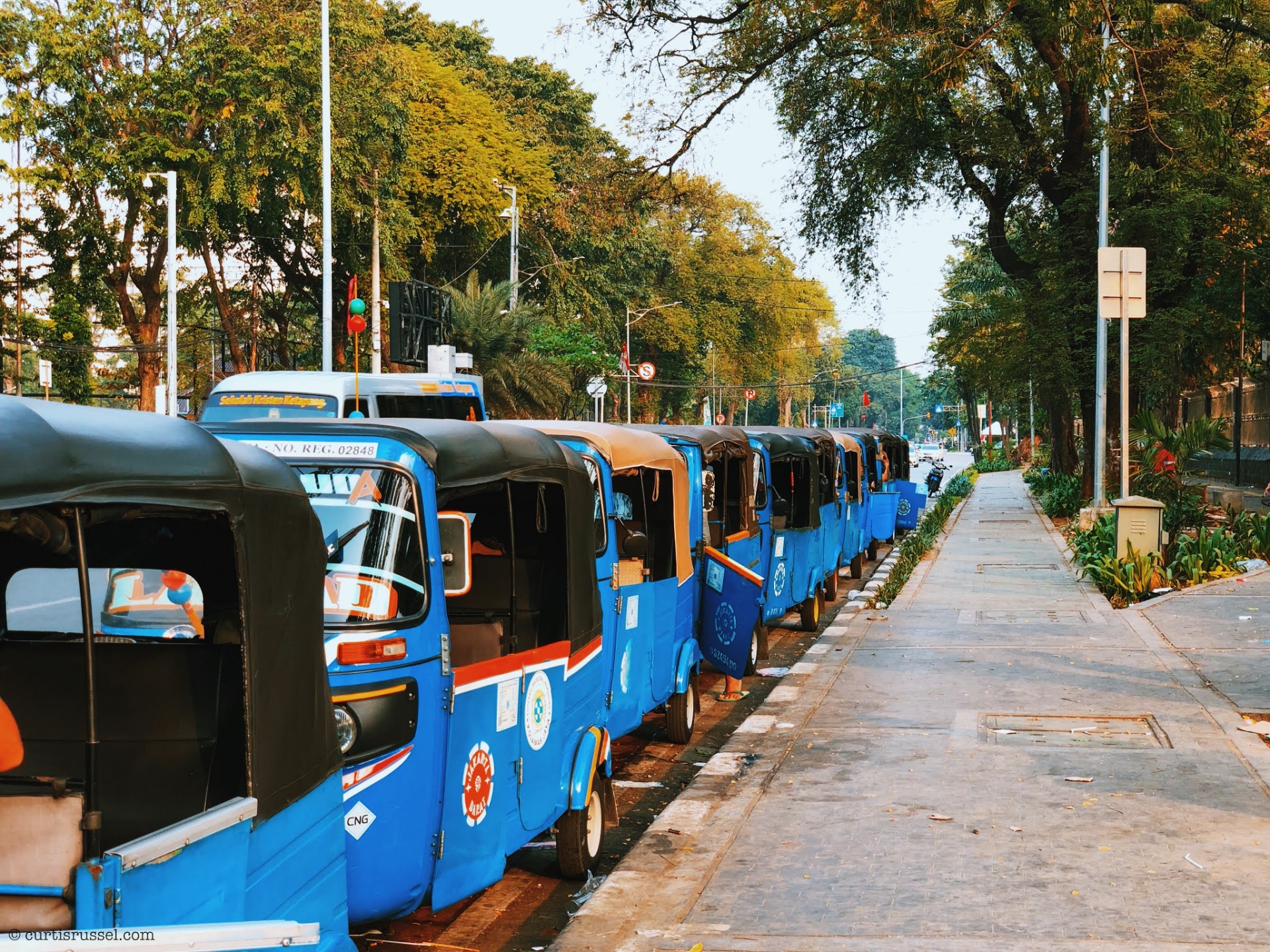 Tuktuks at Istiqlal Mosque